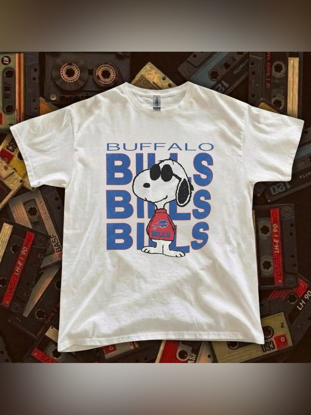 Vintage White Buffalo Bills Cartoon Graphic Tee with Blue and Red Print